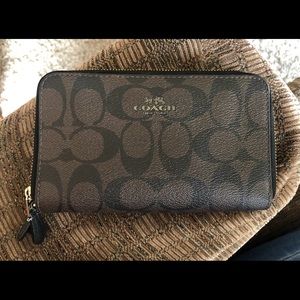 Like new, Coach wallet